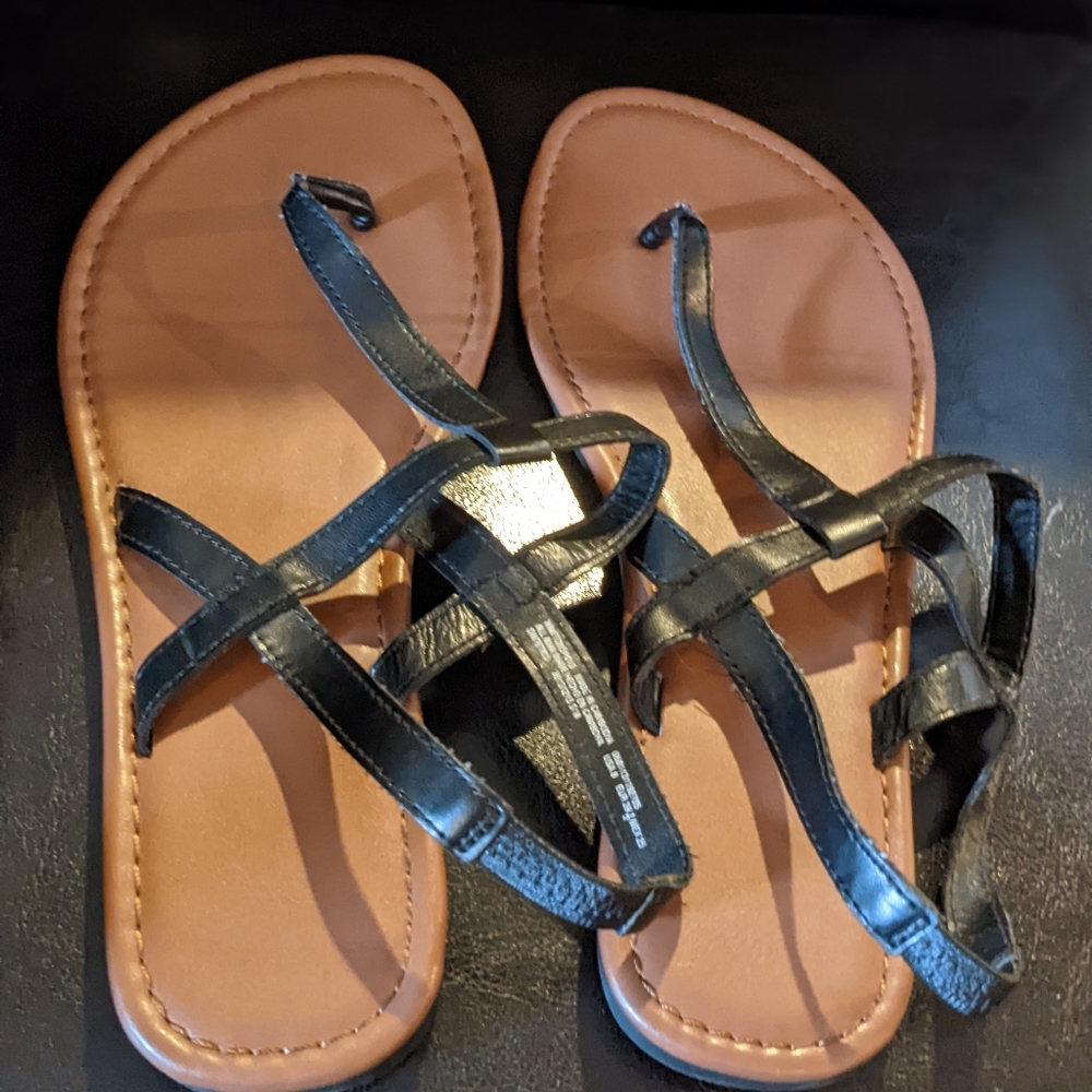 Time and tru black flat Sandal size 8